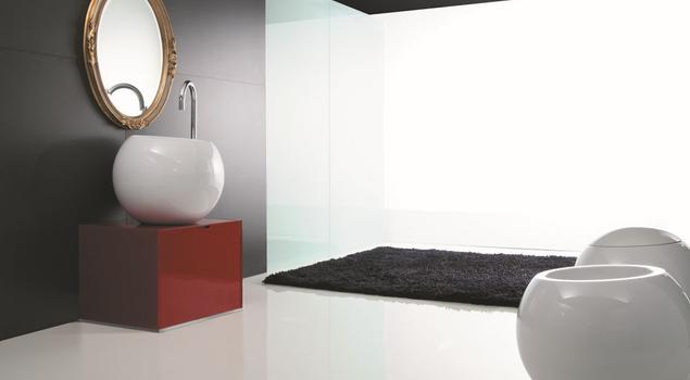 Zaskakujący design ceramiki łazienkowej – łazienka poza schematem według Disegno